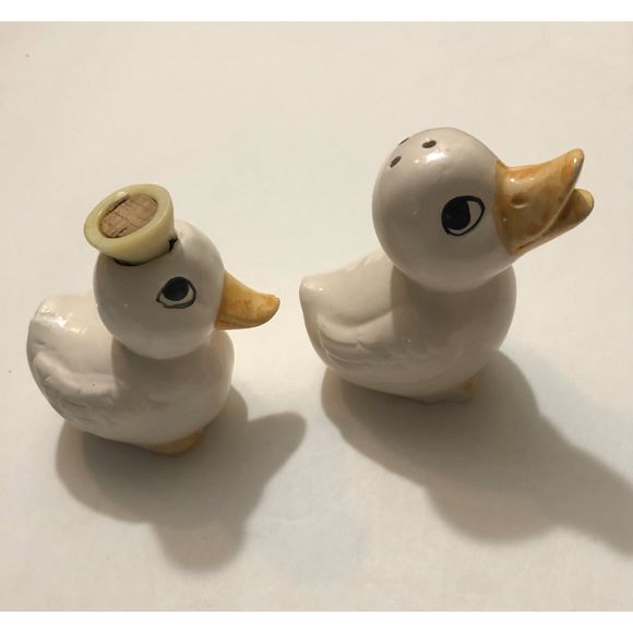 Vintage Small White Ducks Shakers - Picture 3 of 5